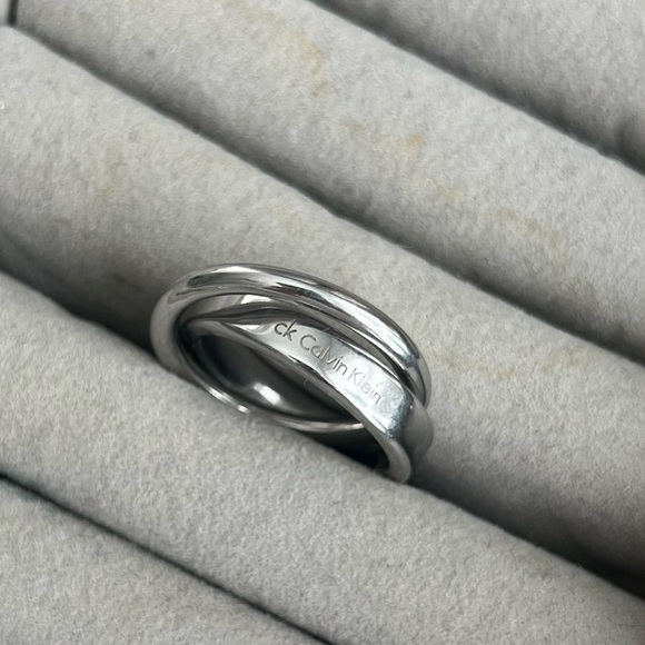 Calvin Klein intertwined ring - Picture 2 of 6